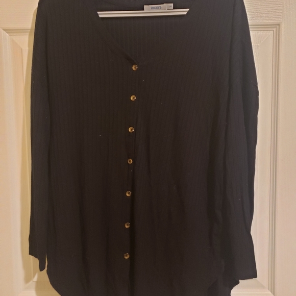 women's shirts - Picture 2 of 7